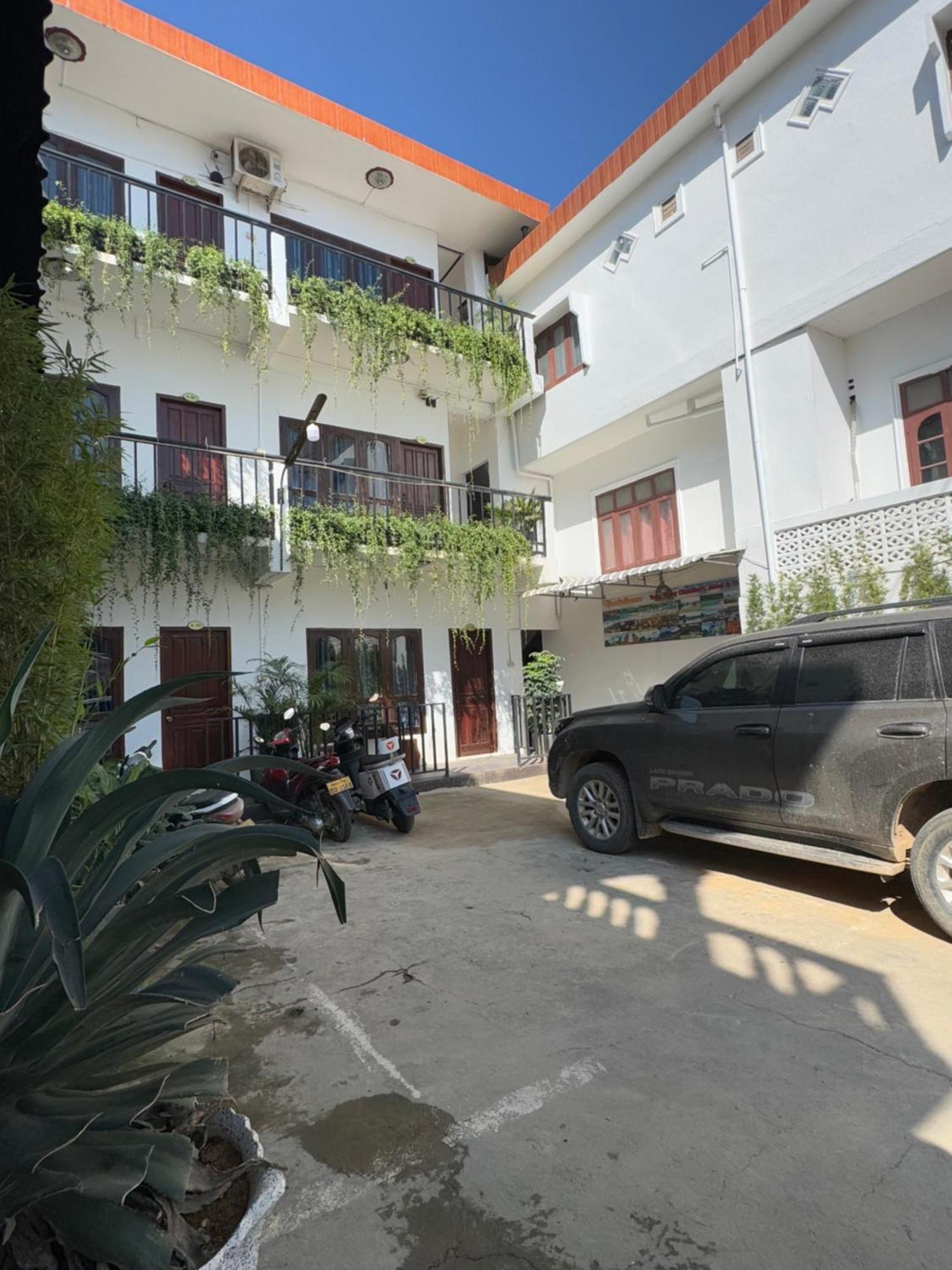 Vang Vieng Green Hotel エクステリア 写真